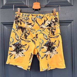 Hurley Women’s High waisted Biker Shorts Yellow Floral Size M